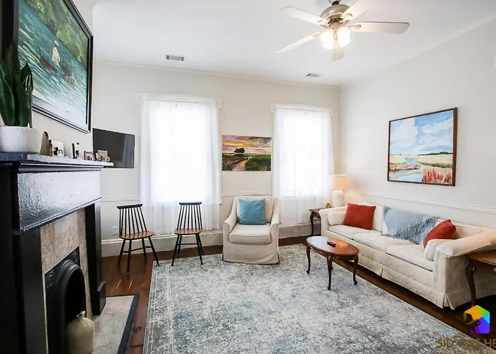 Savannah Canvas Cottage Off St Parking