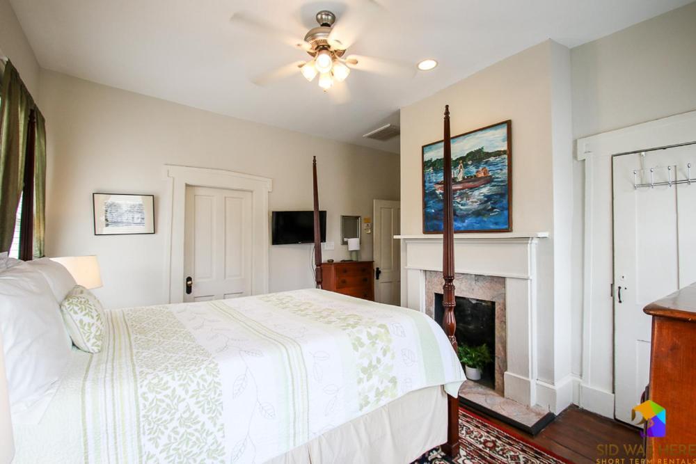 Savannah Canvas Cottage Off St Parking