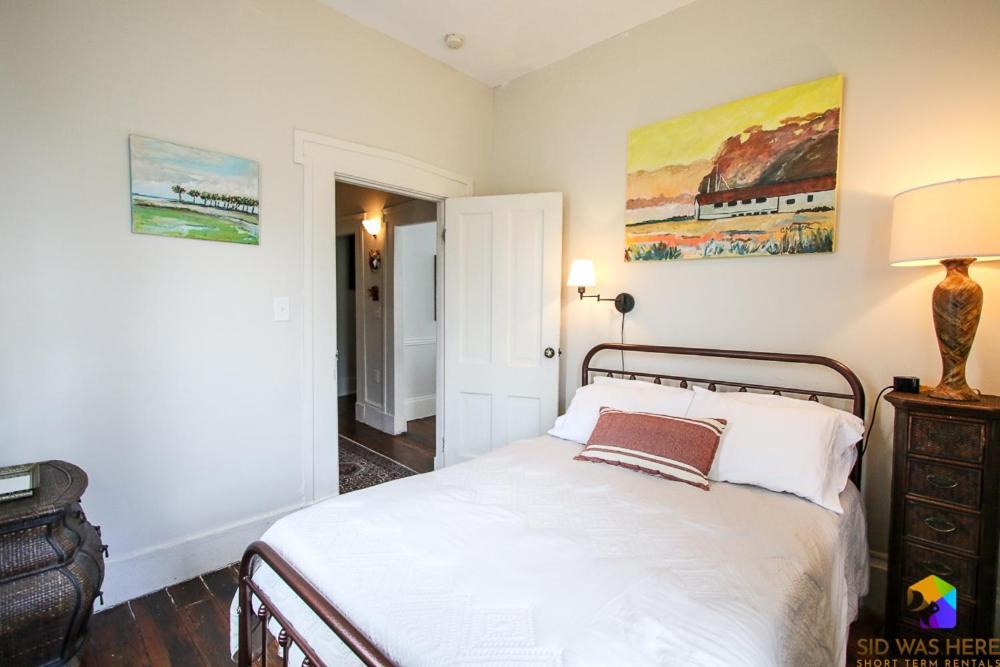 Savannah Canvas Cottage Off St Parking